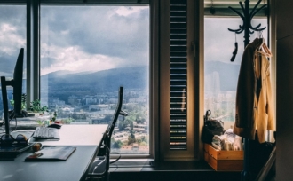 How to design your desk to increase productivity