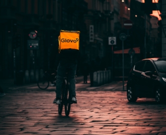 Pros and cons of in-house vs third-party food delivery Pros and cons of in-house vs third-party food delivery