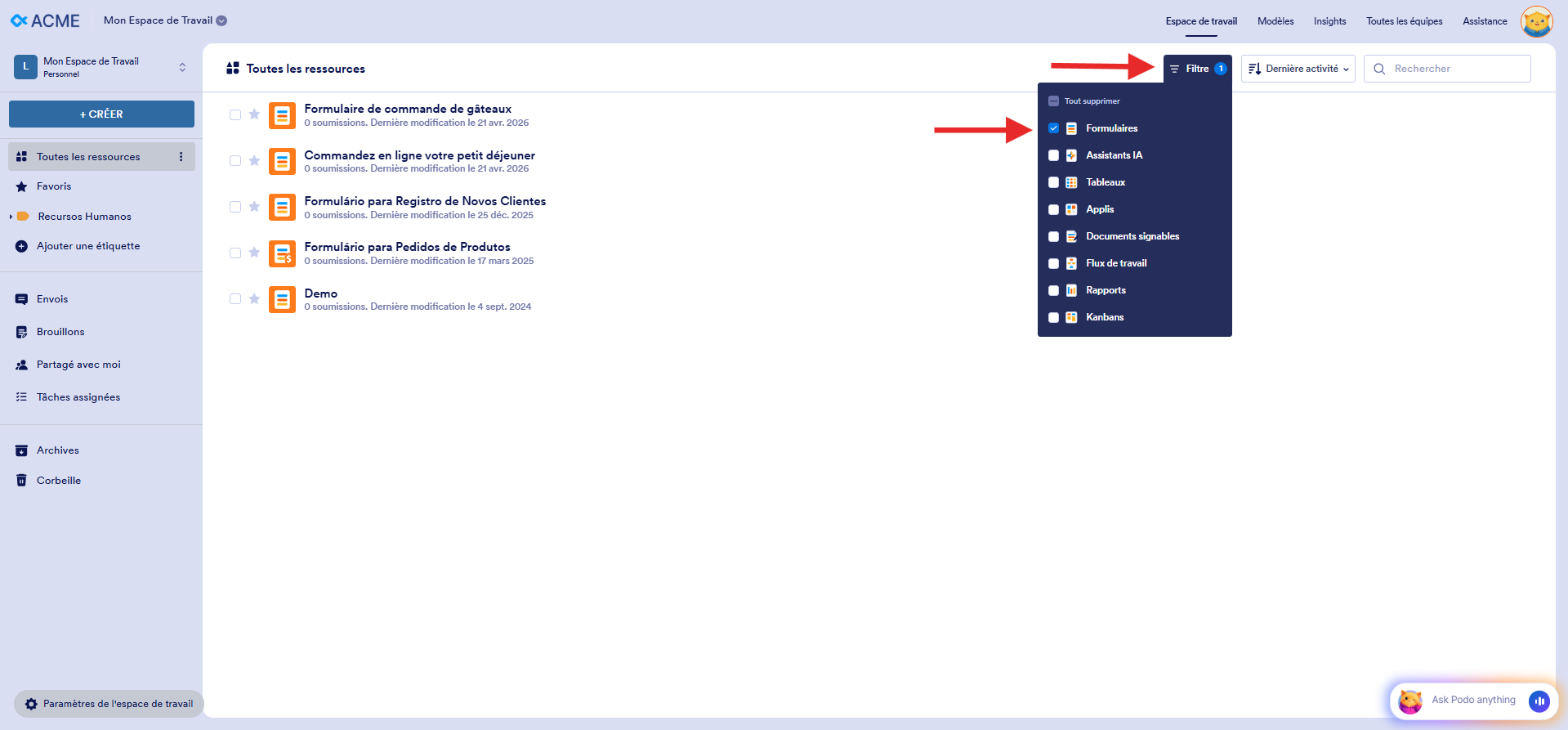 Capture d'écran de la page Mon Espace de Travail dans Jotform Entreprise avec une flèche vers Filtre et une autre vers la case cochée Formulaires