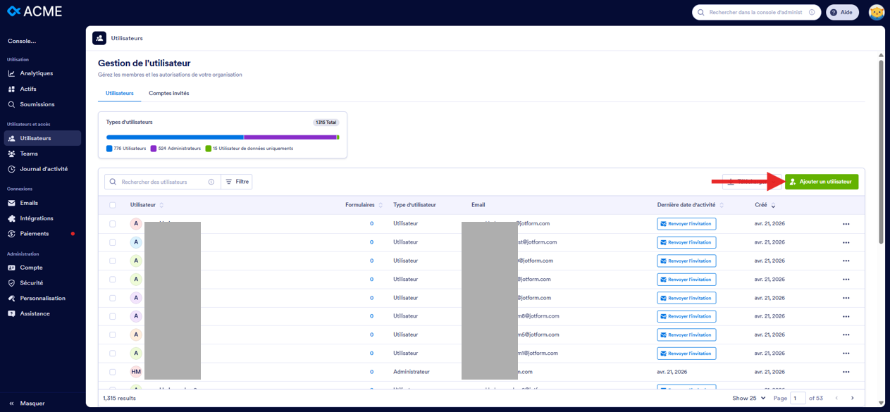 Capture d'écran de la page Gestion des utilisateurs de la console d'administration dans Jotform Entreprise avec le tableau répertoriant tous les utilisateurs enregistrés et une flèche vers Ajouter un utilisateur