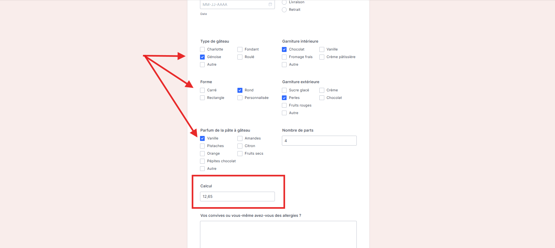 Capture d'écran du formulaire Jotform avec des flèches vers les options sélectionnées et un encadré autour du calcul final effectué par le widget Calculatrice pour formulaire