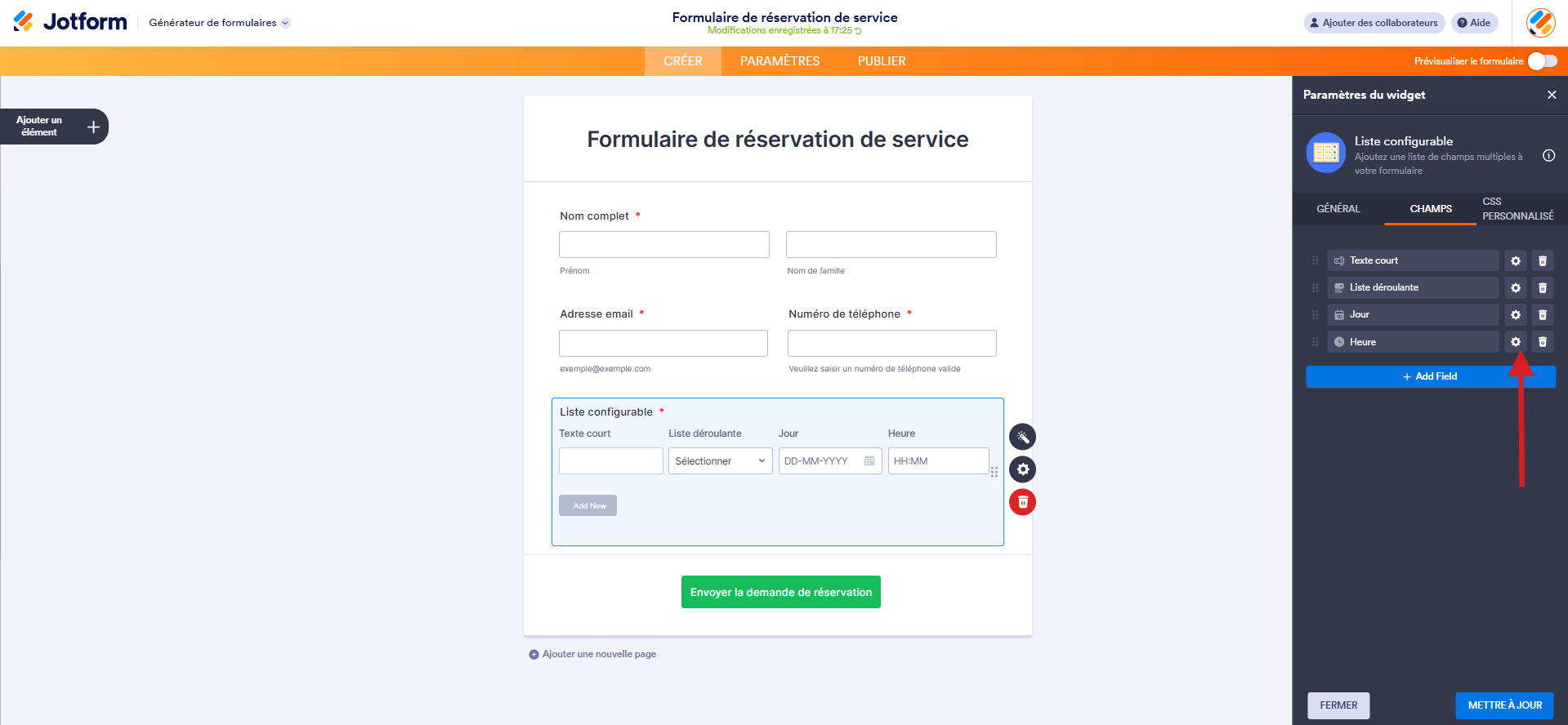 Capture d'écran du formulaire dans le Générateur de formulaires Jotform avec une flèche pointant vers l'icône d'engrenage