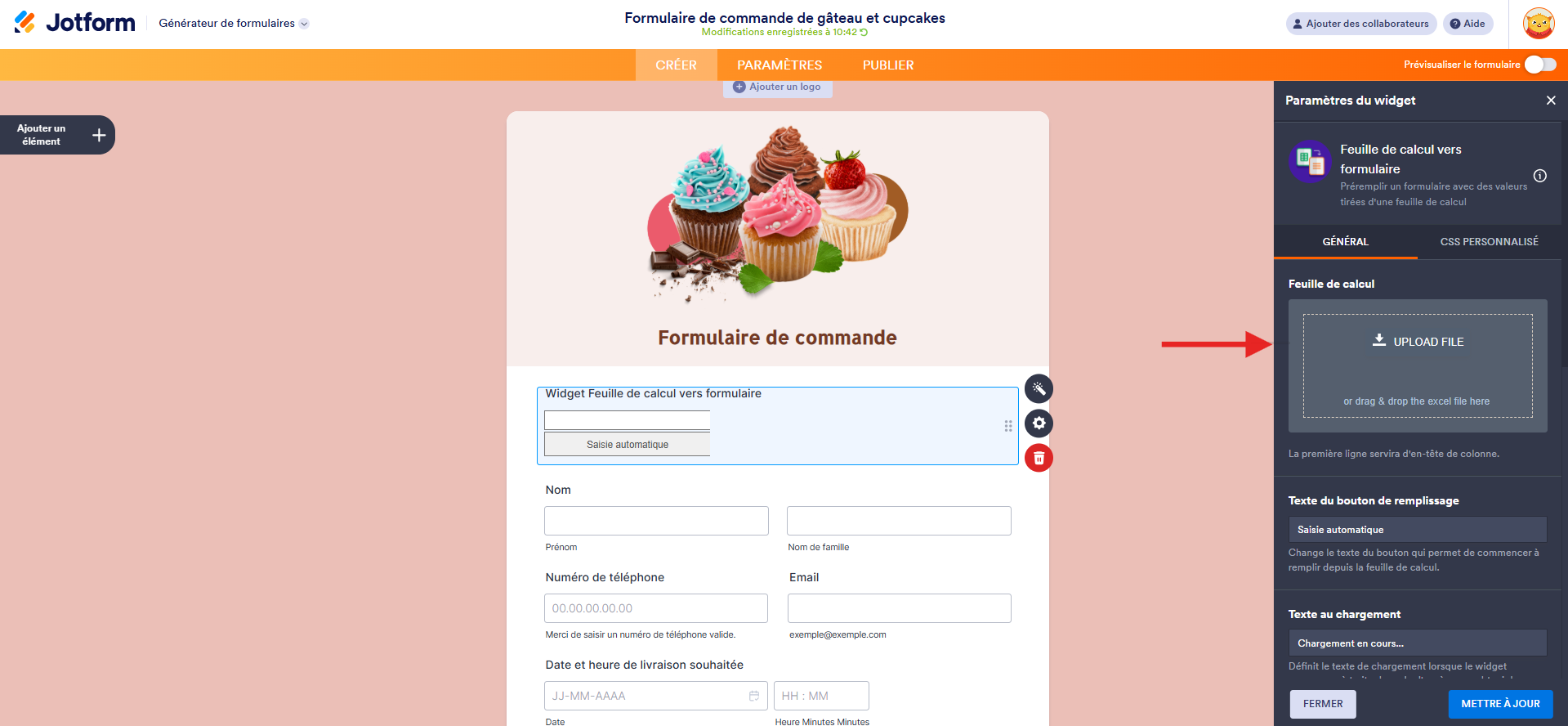 Capture d'écran d'un formulaire de commande dans le Générateur de formulaires Jotform avec une flèche pointant vers Téléverser votre fichier