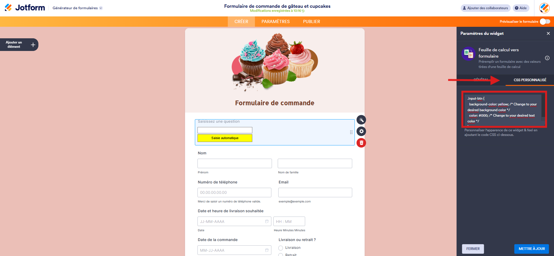 Capture d'écran d'un formulaire de commande dans le Générateur de formulaires Jotform avec une flèche vers l'onglet CSS personnalisé et une encadré autour du code CSS ajouté