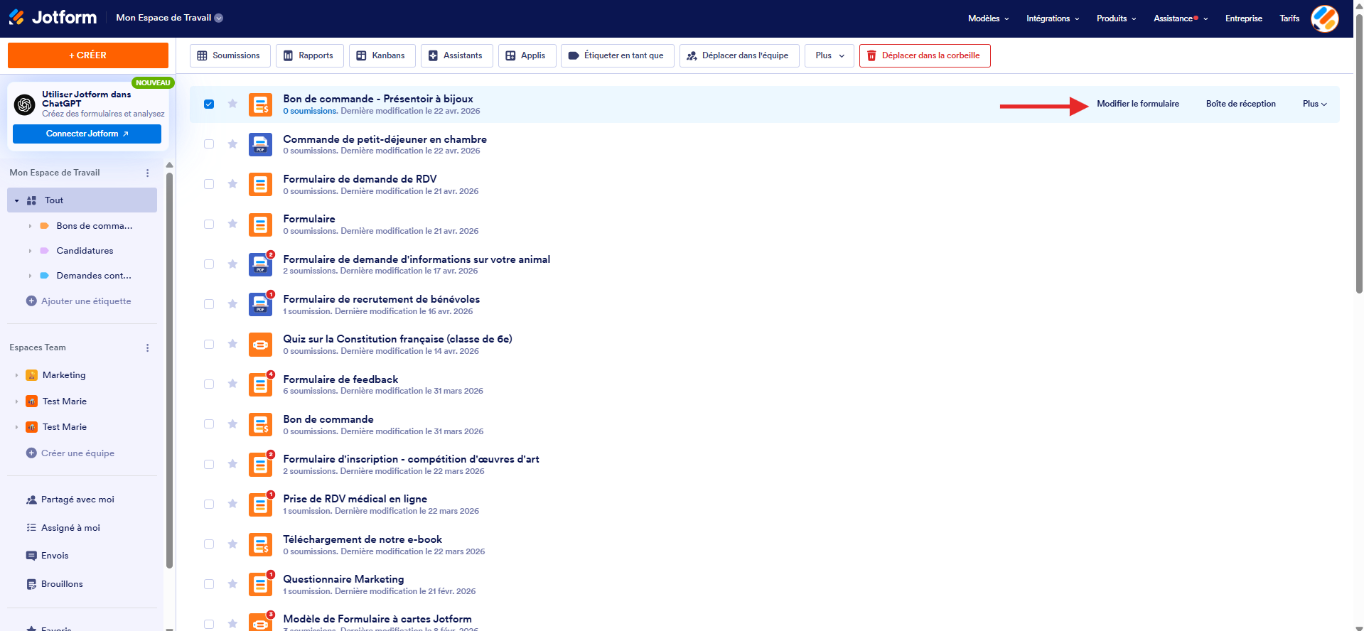 Capture d'écran de la page Mon Espace de Travail Jotform avec un formulaire sélectionné et une flèche pointant vers Modifier le formulaire