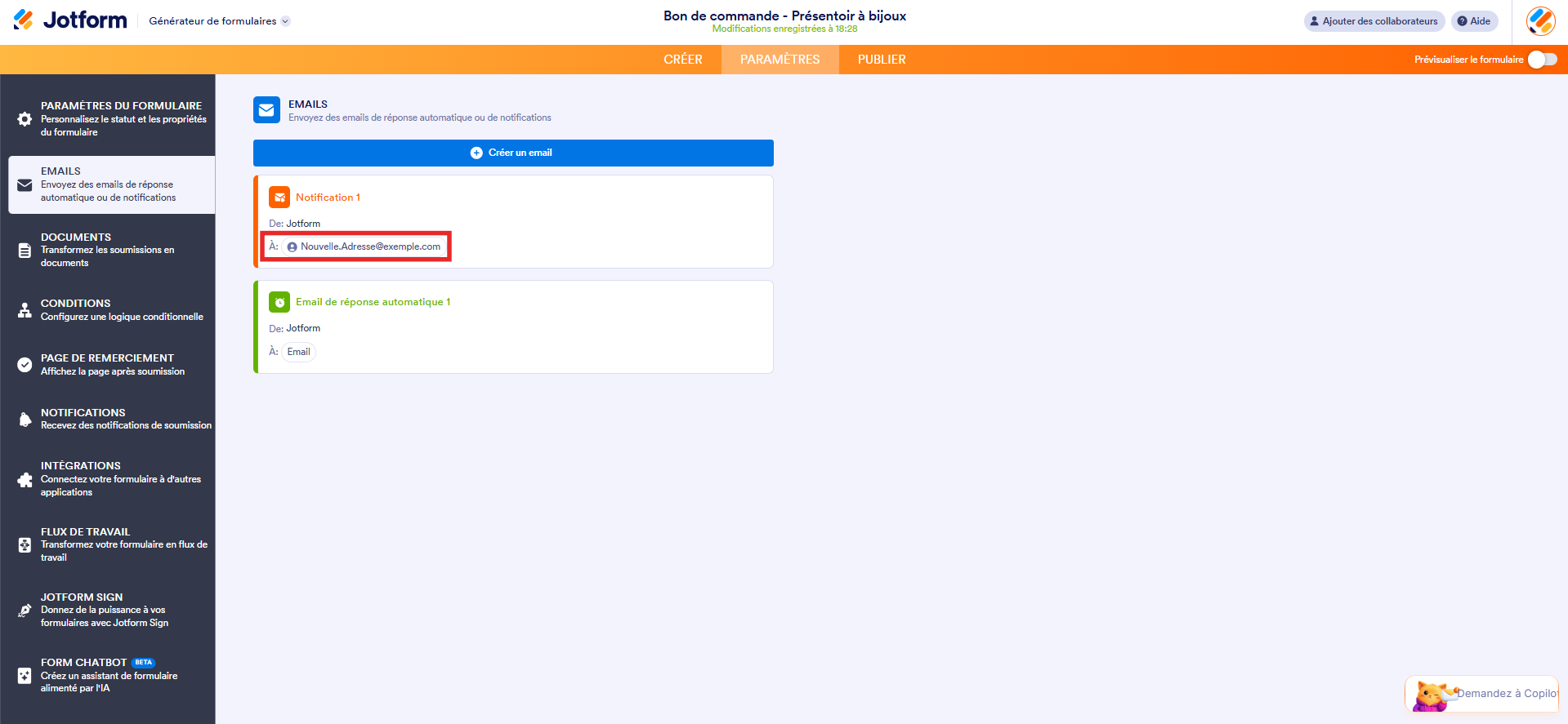 Capture d'écran de la page Emails dans le Générateur de formulaires Jotform avec un encadré autour de l'adresse email enregistrée pour l'email de notification 1
