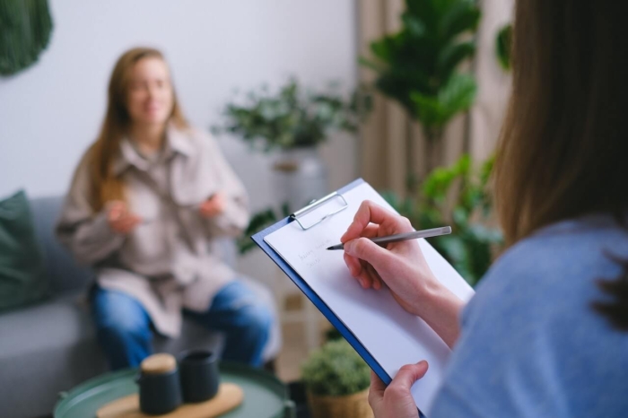 20 psychology survey questions to ask your clients