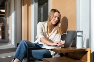 Salesforce roles and profiles explained Salesforce roles and profiles explained