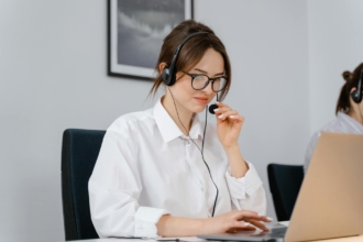 The pros and cons of AI in customer service The pros and cons of AI in customer service