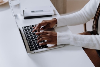 Les interfaces conversationnelles : pourquoi sont-elles partout aujourd'hui et de quoi s'agit-il ? Les interfaces conversationnelles : pourquoi sont-elles partout aujourd'hui et de quoi s'agit-il ?