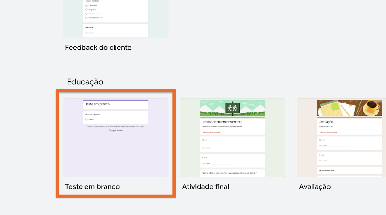 Captura de tela mostrando opções de modelos educacionais no Formulários Google