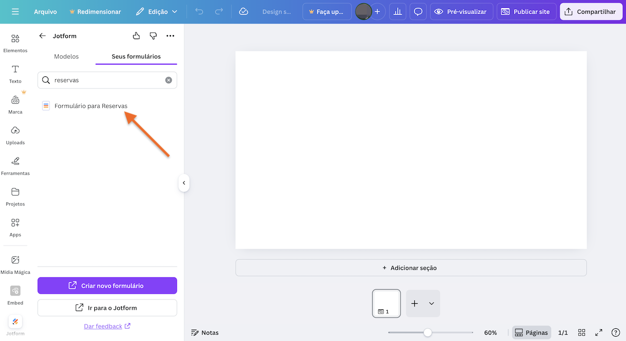 Captura de tela de um site do Canva com o app Jotform aberto à esquerda, com uma seta apontando para a opção de formulário "Formulário para Reservas"