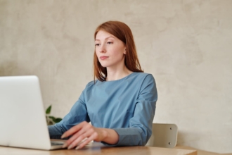 What is a keyword recognition-based chatbot?