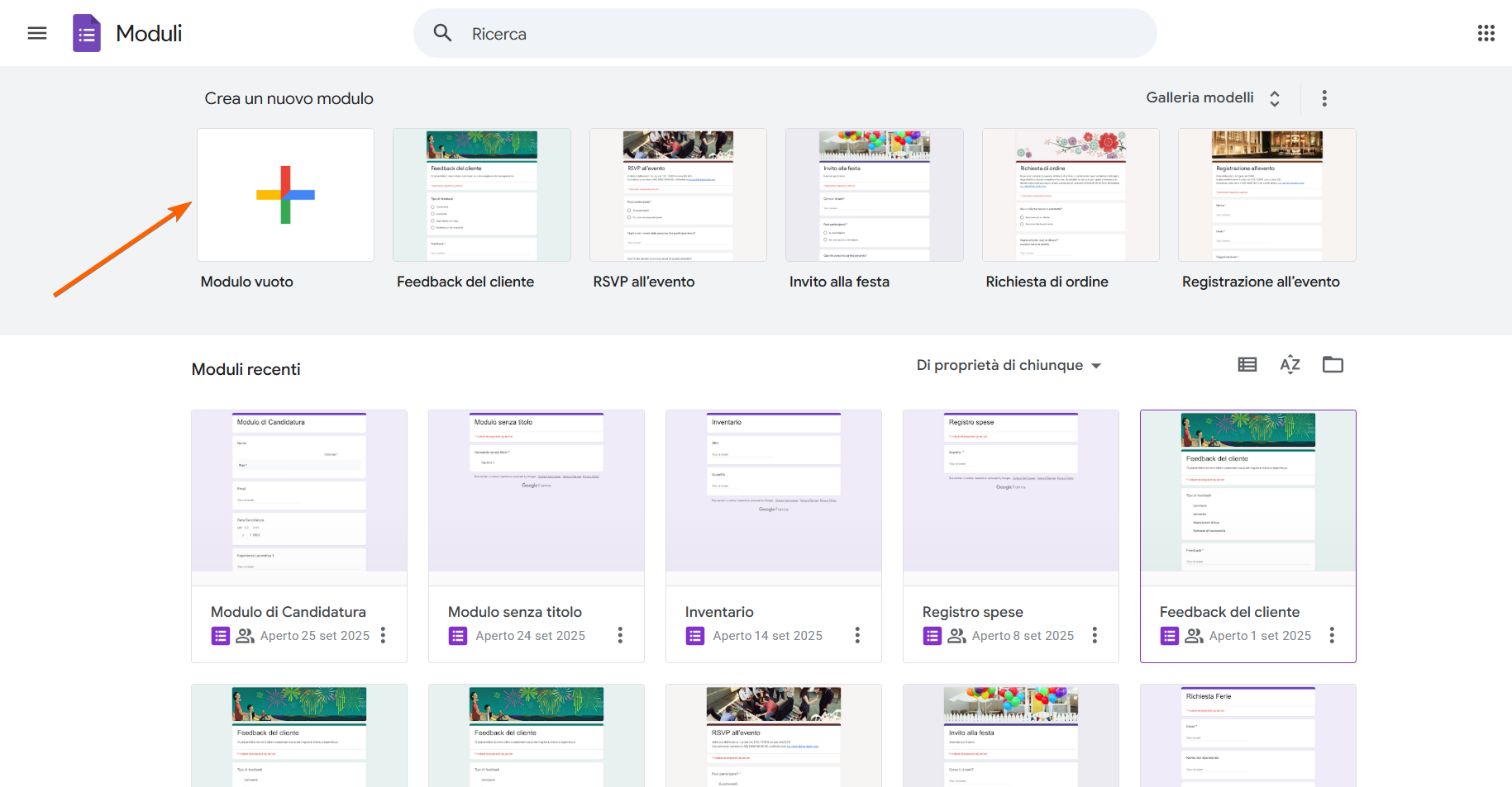 Screenshot dell'interfaccia di Moduli Google con una freccia che indica il Modulo vuoto