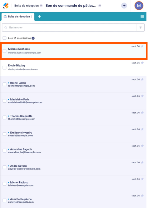 Capture d'écran de la Boîte de réception des soumissions dans Jotform Mobile avec un encadré autour de la première entrée de soumission