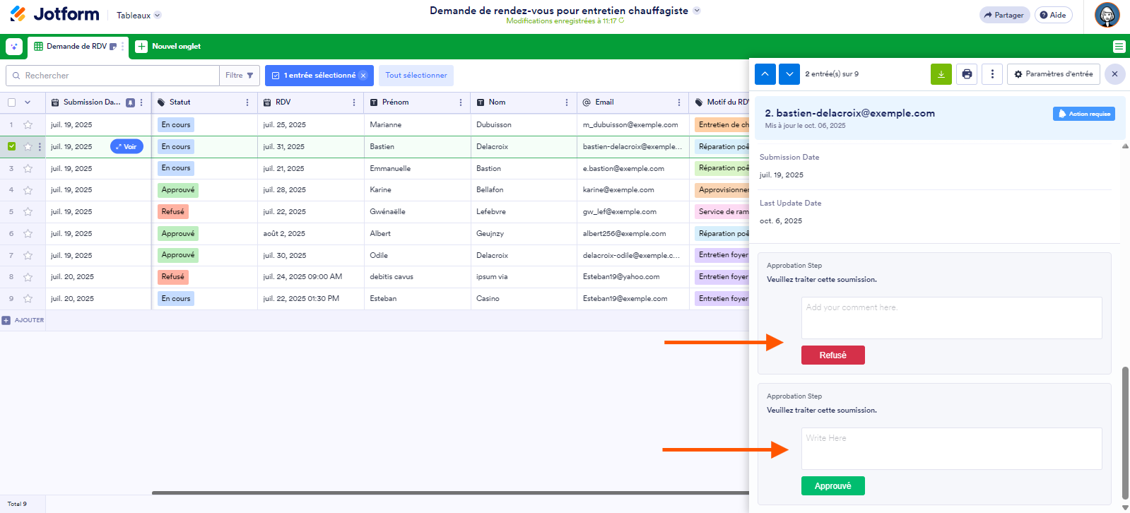 Capture d'écran d'un tableau avec les options de l'étape de flux d'approbation Approuver ou Refuser dans le volet à droite dans les Tableaux Jotform
