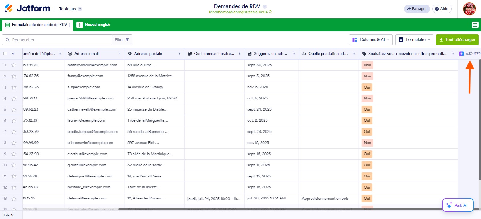Capture d'écran d'un tableau avec une flèche pointant vers le bouton Ajouter à l'extrême droite des colonnes dans les Tableaux Jotform