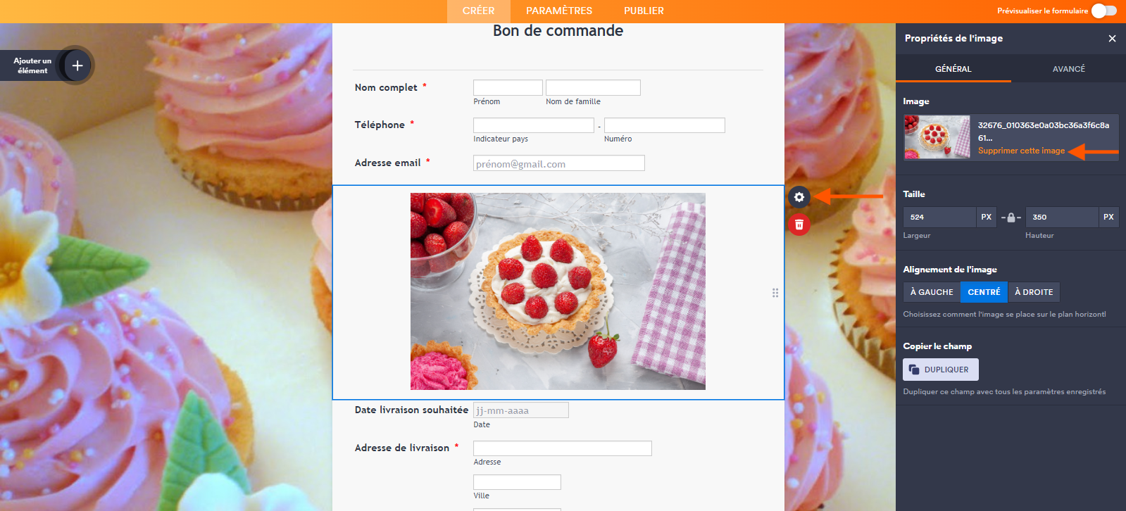 Capture d'écran du formulaire dans le Générateur de formulaires Jotform avec une flèche pointant vers l'icône d'engrenage à droite de l'image et une autre pointant vers Supprimer cette photo dans le volet Propriétés de l'image et l'onglet Général