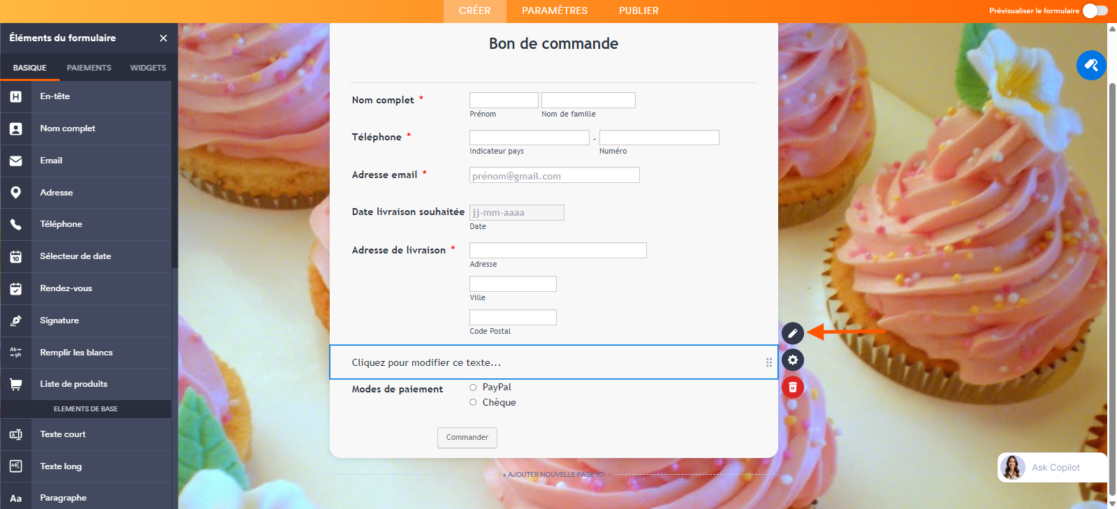Capture d'écran de l'élément Paragraphe avec une flèche pointant vers l'icône de crayon à droite dans le Générateur de formulaires Jotform
