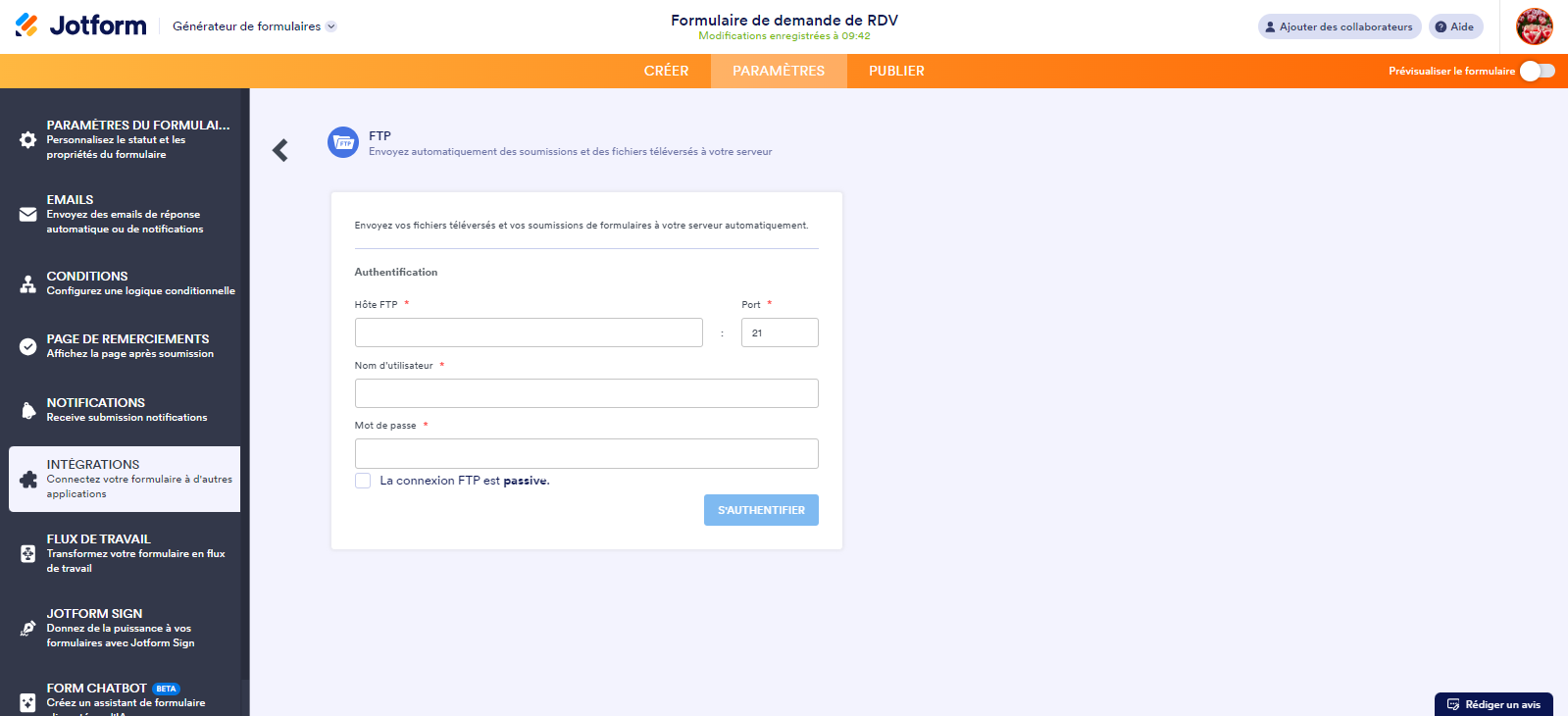 Capture d'écran de la fenêtre d'authentification de l'intégration FTP de Jotform montrant les champs pour saisir l'hôte FTP, le port, le nom d'utilisateur, et le mot de passe