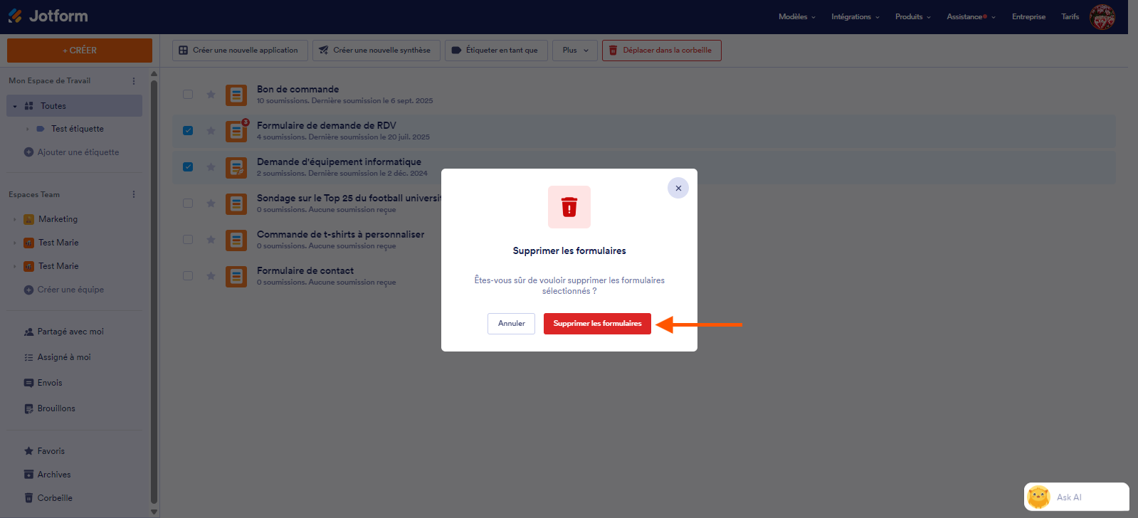Capture d'écran de la fenêtre de confirmation Supprimer les formulaires avec une flèche pointant vers le bouton Supprimer les formulaires 