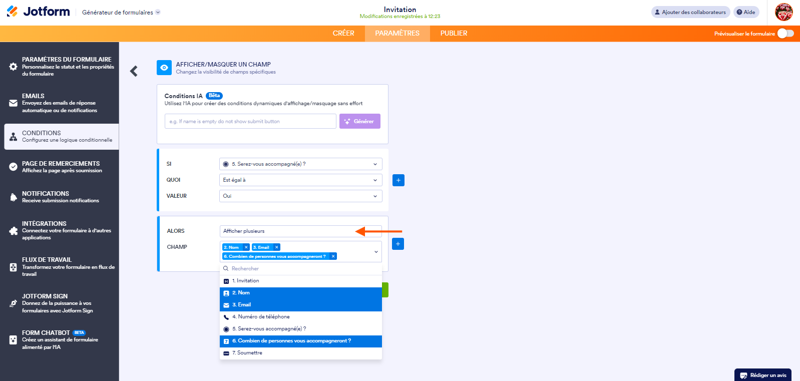 Capture d'écran de l'écran AFFICHER/MASQUER UN CHAMP dans le Générateur de formulaires Jotform avec une flèche pointant vers une condition Afficher/Masquer plusieurs et les champs choisis