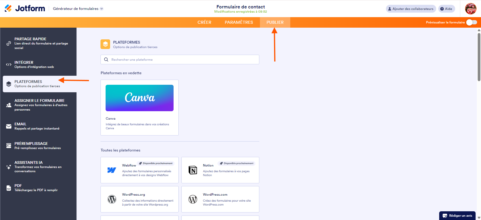 Capture d'écran de la page Plateformes dans le Générateur de formulaires Jotform avec une flèche pointant vers l'onglet Publier et une autre pointant vers Plateformes dans le volet ouvert à gauche 