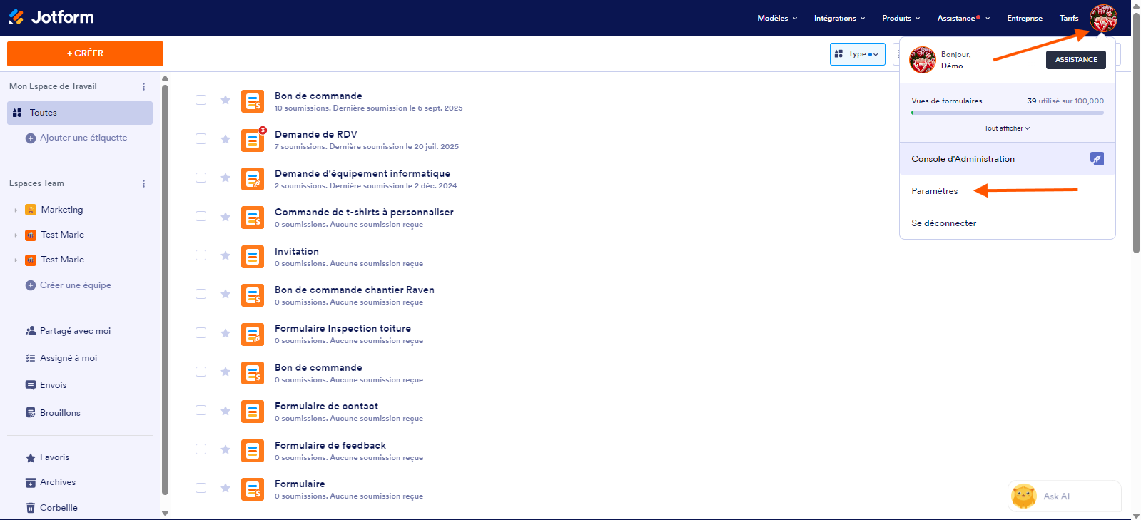 Capture d'écran de la page Mon Espace de Travail dans le Générateur de formulaires Jotform avec une flcèhe pointant vers la photo de profil/avatar en haut à droite et une autre pointant vers Paramètres dans le menu qui s'est ouvert