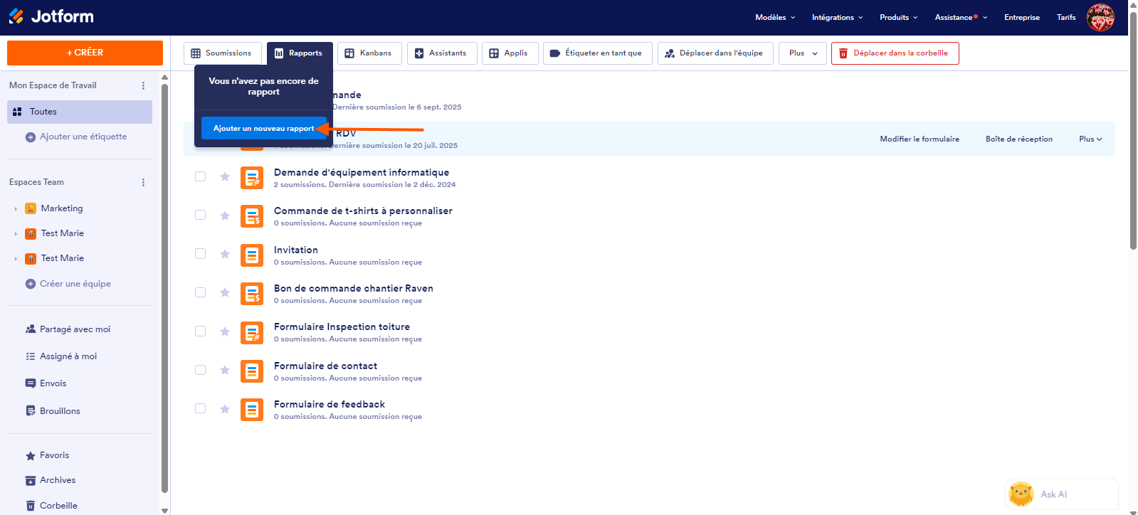 Capture d'écran de la page Mon Espace de Travail dans le Générateur de formulaires Jotform avec une flèche pointant vers le bouton Ajouter un nouveau rapport du menu Rapports 