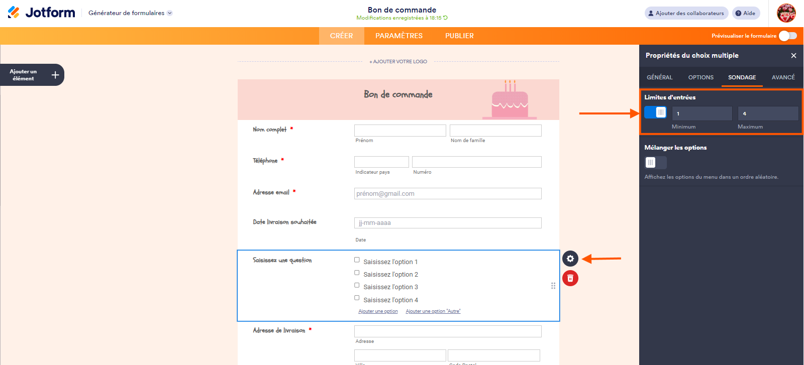 Capture d'écran d'un formulaire dans le Générateur de formulaires Jotform avec une flèche pointant vers l'icône d'engrenage de l'élément Choix multiples, une flèche pointant vers le bouton bascule de la section Limite d'entrées et un encadré autour des champs à renseigner dans le volet Propriétés du choix multiples 