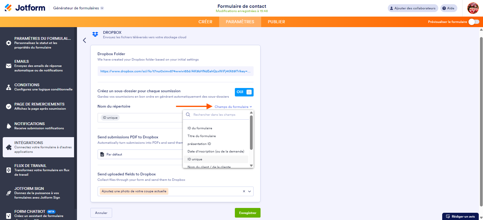 Capture d'écran de la fenêtre de l'intégration Dropbox dans le Générateur de formulaires Jotform avec une flèche pointant vers Champs du formulaire et le menu ouvert