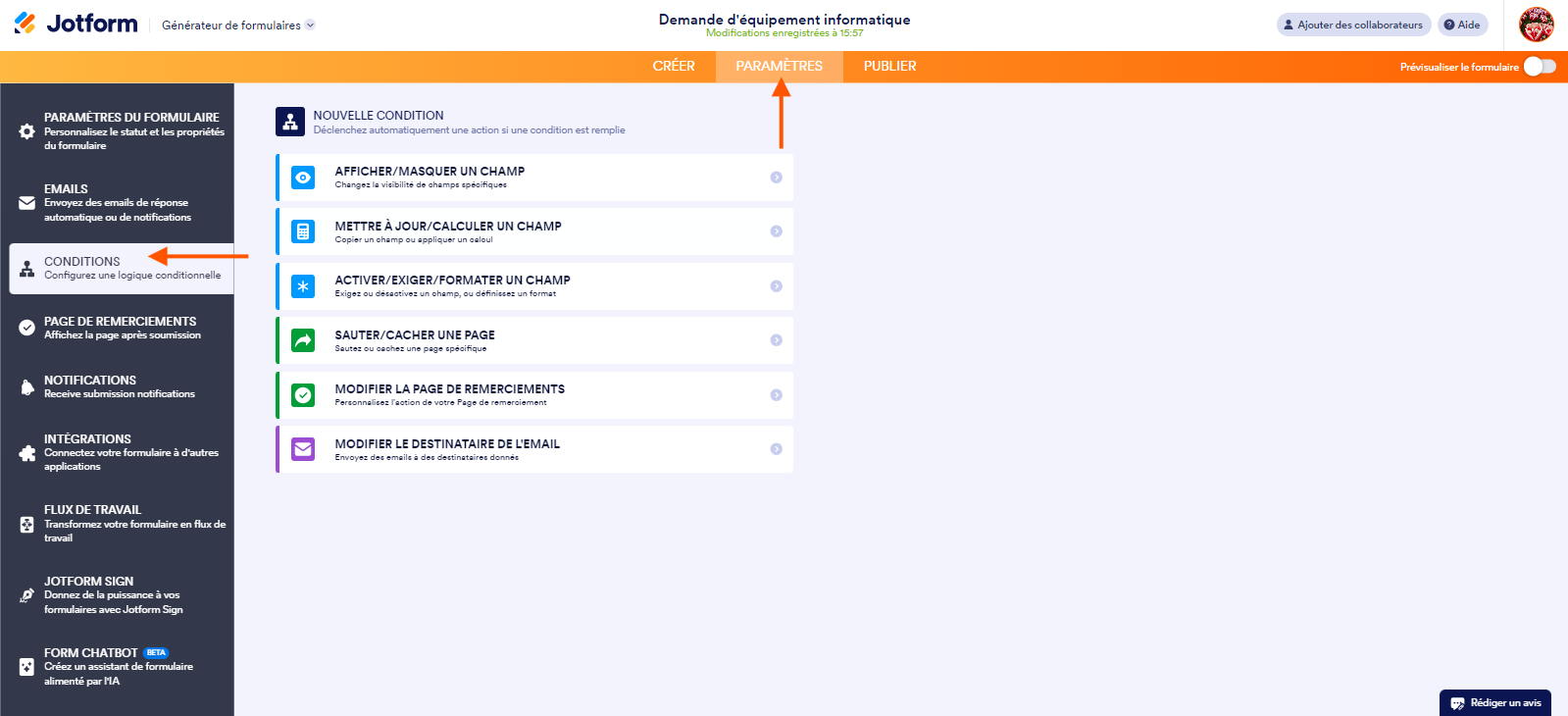 Capture d'écran du Générateur de formulaires Jotform avec une flèche pointant vers l'onglet Paramètres et une autre pointant vers l'option Conditions dans le volet ouvert à gauche