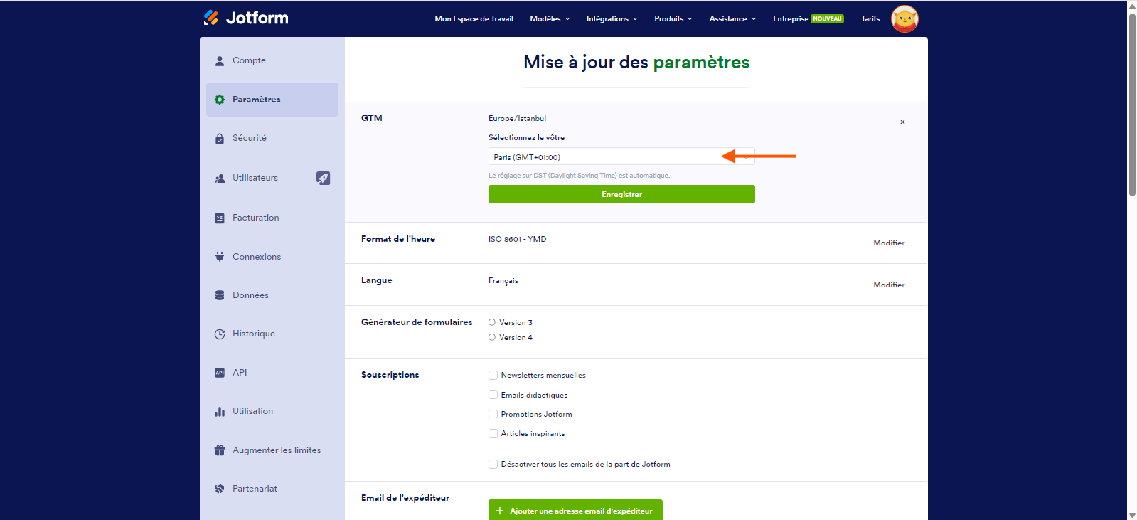 Capture d'écran de la page Mise à jour des paramètres d'un compte Jotform avec une flèche pointant vers le nouveau fuseau horaire choisi dans la section GTM