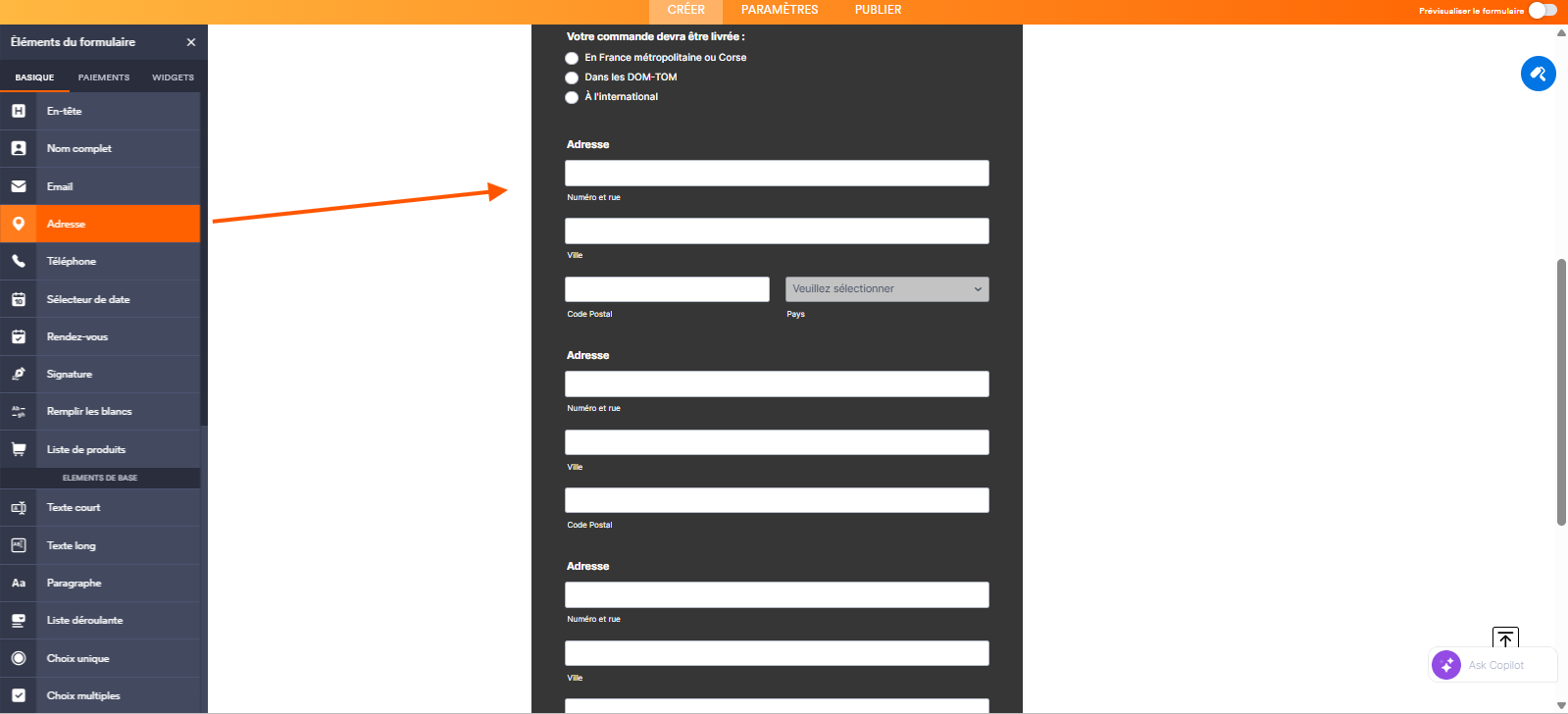 Capture d'écran d'un formulaire dans le Générateur de formulaires Jotform avec un élément Choix unique et trois éléments Adresse et une flèche reliant Adresse dans le volet Éléments de formulaire et un élément Adresse du formulaire