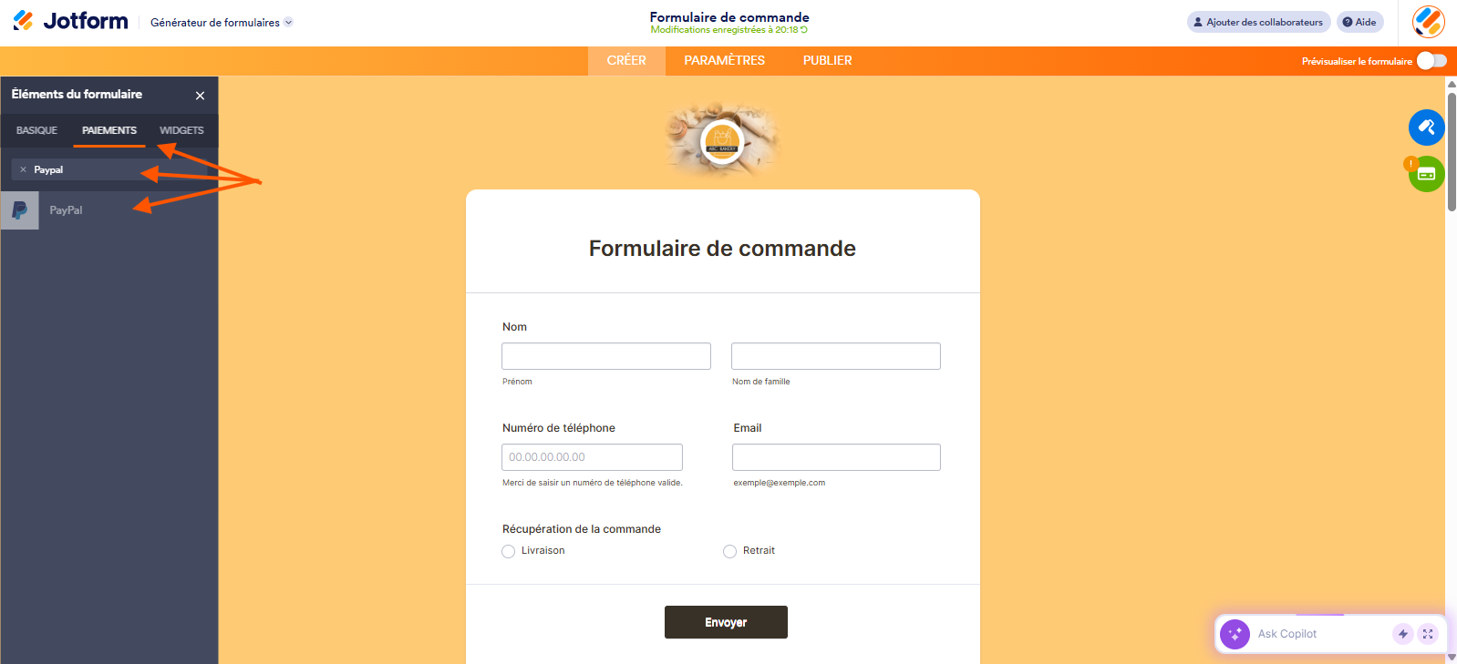 Capture d'écran d'un formulaire dans le Générateur de formulaires Jotform avec trois flèches : une pointant vers l'onglet Paiements, une  vers PayPal dans le champ de recherche et une vers le PayPal qui est apparu dans les résultats de recherche