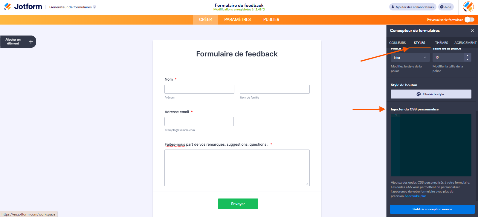 Capture d'écran du volet Concepteur de formulaires dans le Générateur de formulaires Jotform avec une flèche pointant vers l'onglet Style et une autre pointant vers Injecter du CSS personnalisé