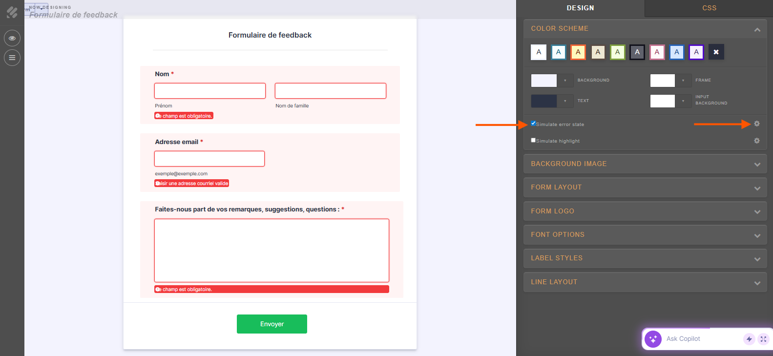 Capture d'écran de la page du Concepteur de formulaires de Jotform avec une flèche pointant vers l'option Simuler l'état d'erreur qui est cochée et une troisième vers l'icône d'engrenage en bout de ligne