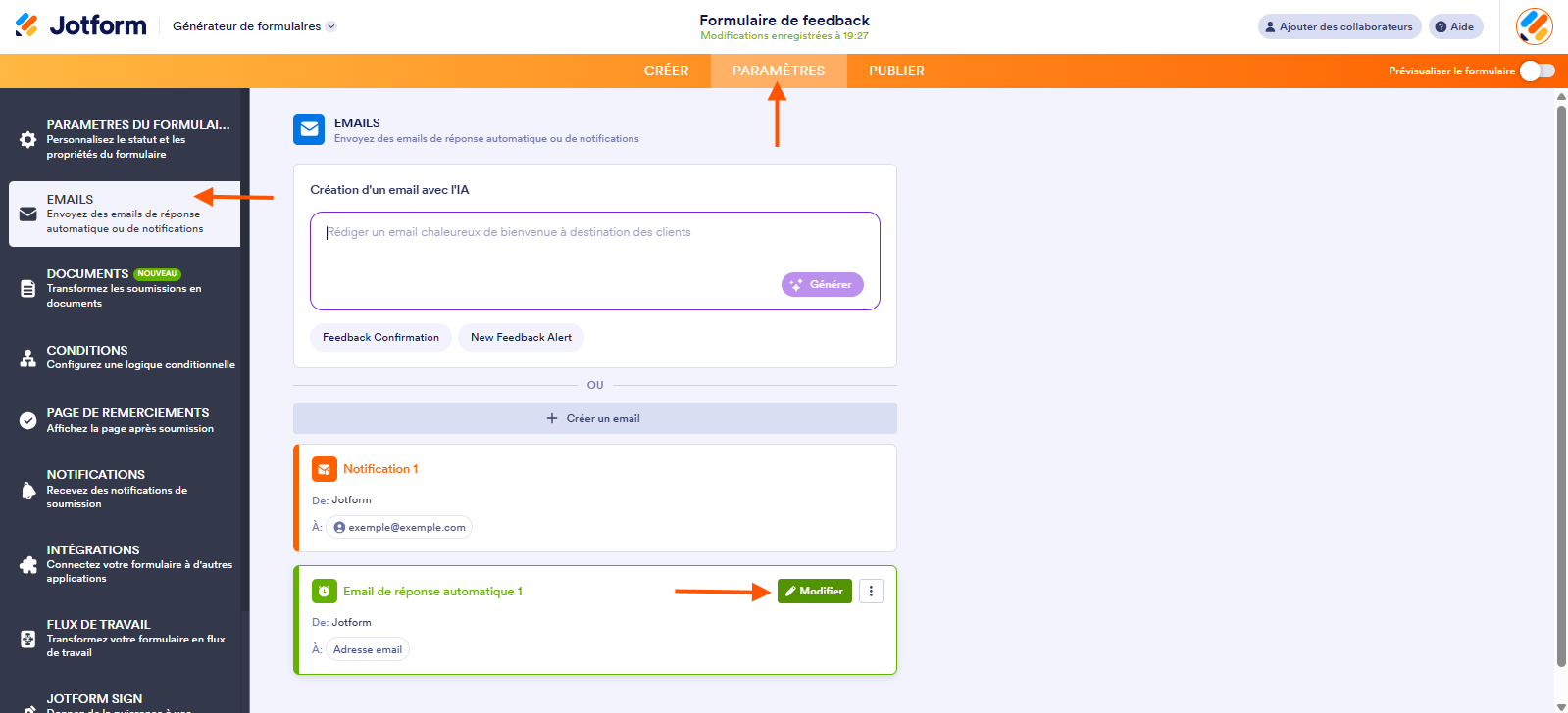 Capture d'écran de la page Emails dans le Générateur de formulaires Jotform avec une flèche pointant vers Paramètres, une autre vers Emails et une troisième vers l'option de modification de l'email de réponse automatique