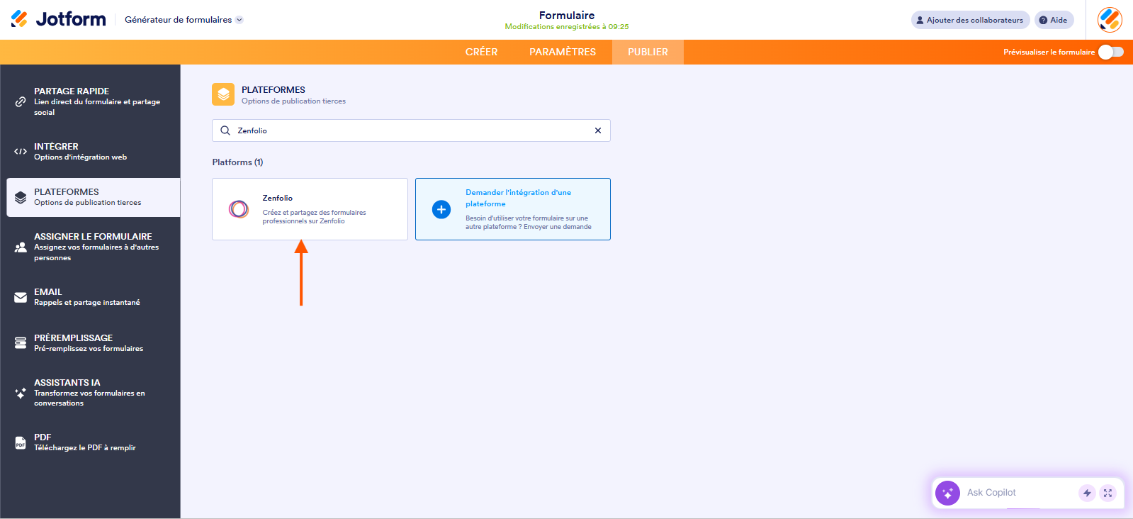 Capture d'écran de la page Plateformes dans le Générateur de formulaires Jotform avec une flèche pointant vers l'option de publication Zenfolio