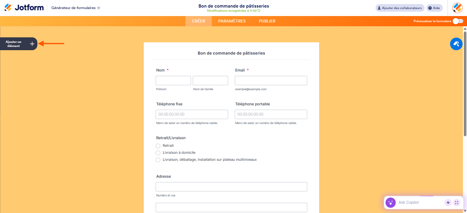 Capture d'écran d'un formulaire dans le Générateur de formulaires Jotform avec une flèche pointant vers le bouton Ajouter un élément