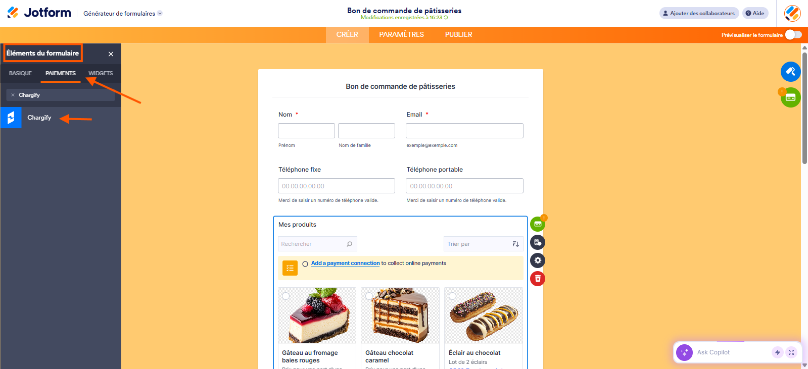 Capture d'écran d'un bon de commande dans le Générateur de formulaires Jotform avec un encadré autour d'Éléments du formulaire, une flèche pointant vers Paiements et une troisième vers Chargify