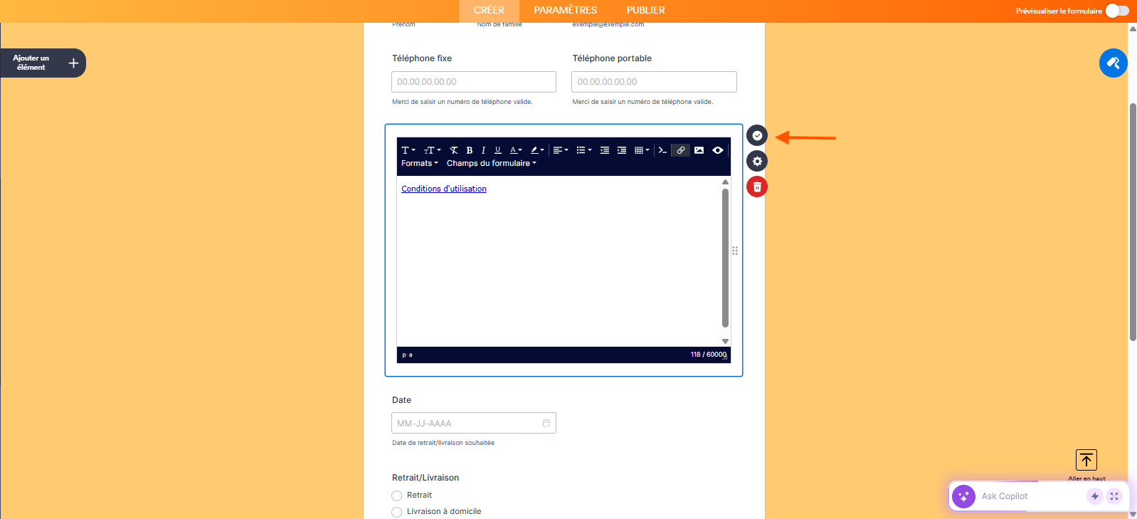Capture d'écran de l'éditeur de paragraphe dans le Générateur de formulaires Jotform avec un lien vers Conditions d'utilisation et une flèche pointant vers l'icône de coche