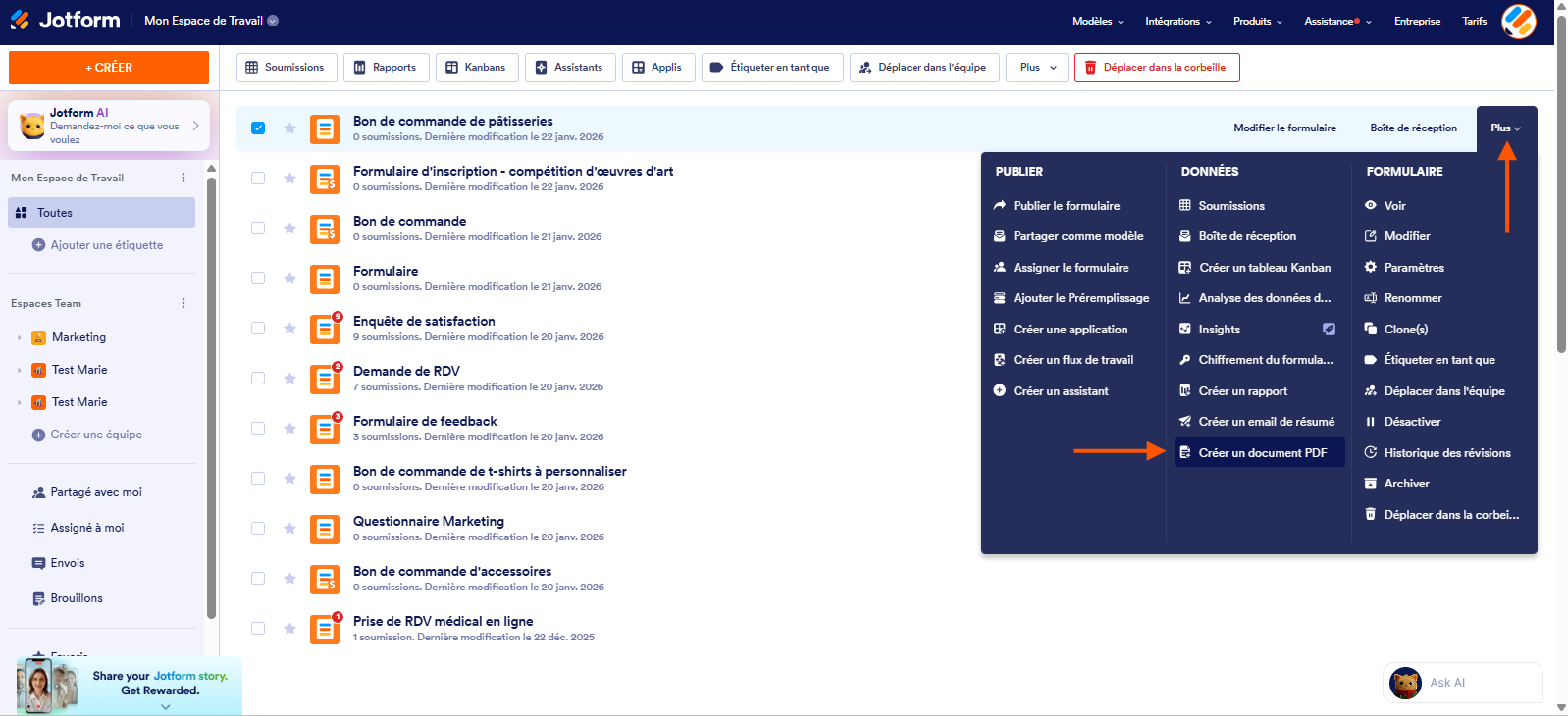 Capture d'écran de la page Mon Espace de Travail dans le Générateur de formulaires Jotform avec un formulaire sélectionné, une flèche pointant vers Plus et une autre vers Créer un document PDF dans la colonnes Données du menu ouvert