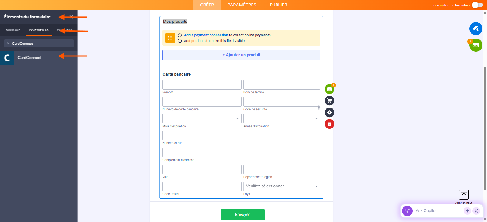 Capture d'écran d'un élément de passerelle de paiement CardConnect dans le Générateur de formulaires Jotform avec trois flèches : une vers le volet Éléments du formulaire, une vers l'onglet Paiements et une vers CardConnect