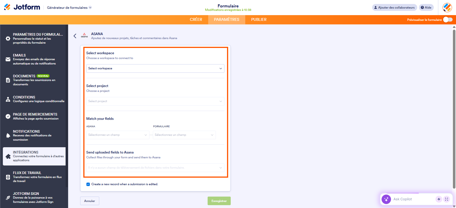 Capture d'écran de la page Jotform + Asana dans le Générateur de formulaires Jotform avec un encadré autour des paramètres à configurer