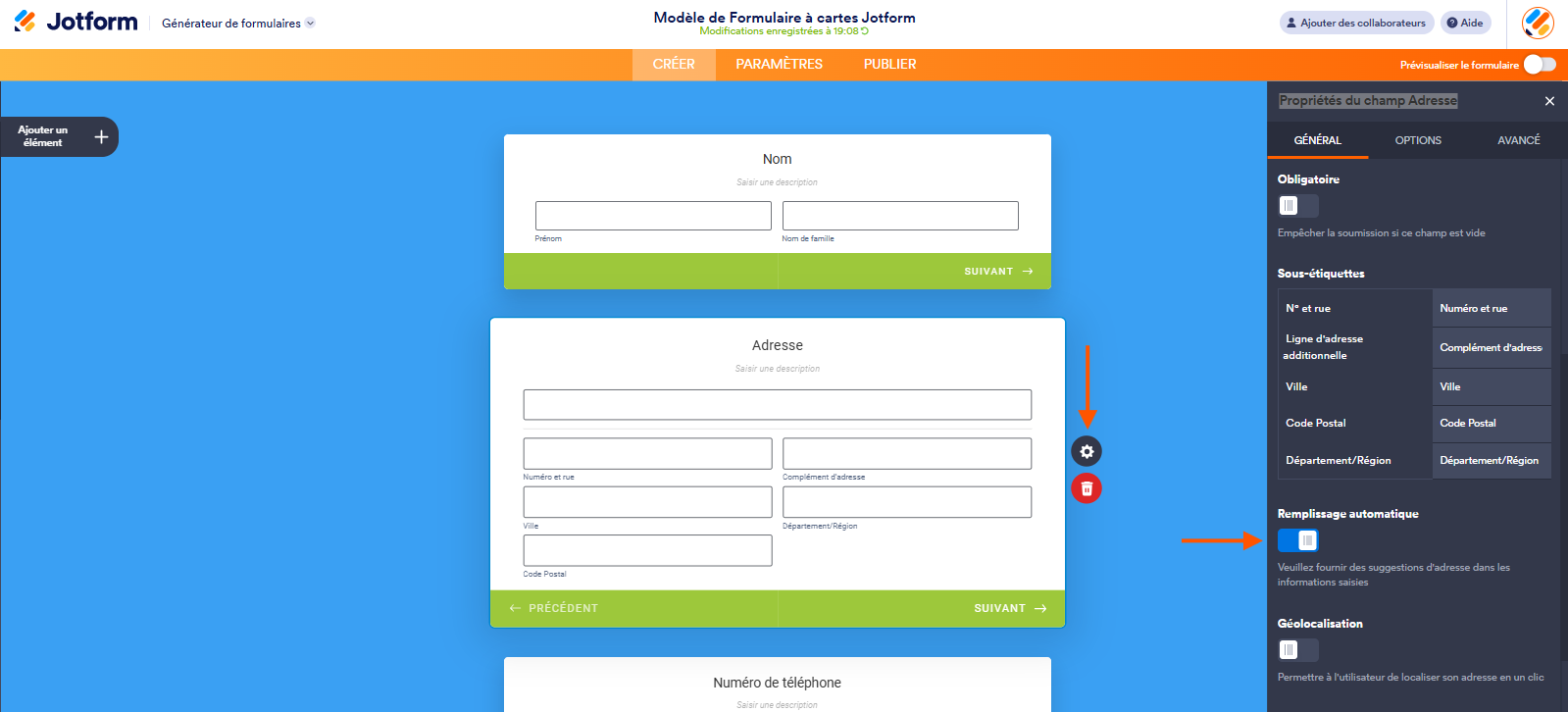 Capture d'écran d'un formulaire à cartes dans le Générateur de formulaires Jotform avec une flèche vers l'icône d'engrenage de l'élément Adresse ajouté et une autre vers le bouton-curseur Remplissage automatique activé