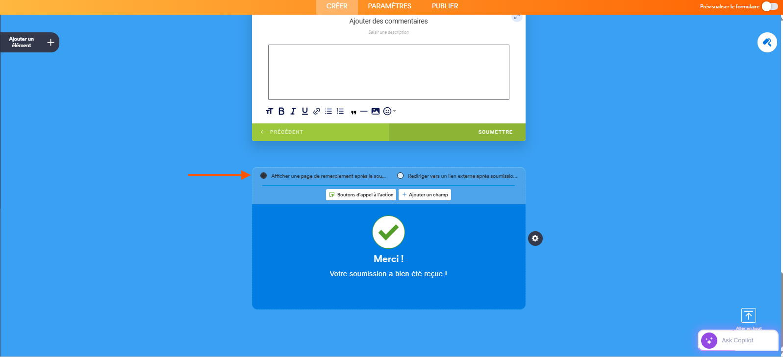 Capture d'écran d'un formulaire à cartes dans le Générateur de formulaires Jotform avec une flèche vers les options de la page de remerciement : Afficher une page de remerciement après la soumission ou Rediriger vers un lien après soumission