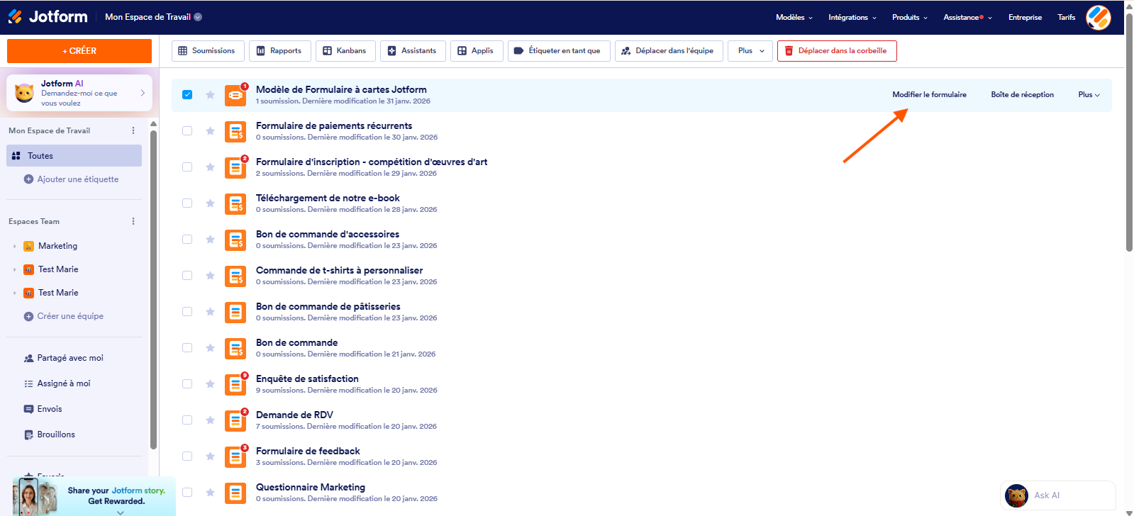 Capture d'écran de la page Mon Espace de travail Jotform avec la liste des formulaires, un formulaire sélectionné et une flèche vers Modifier le formulaire