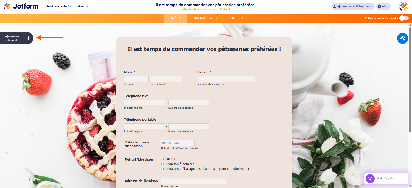 Capture d'écran d'un formulaire dans le Générateur de formulaires Jotform avec une flèche vers le bouton Ajouter des éléments