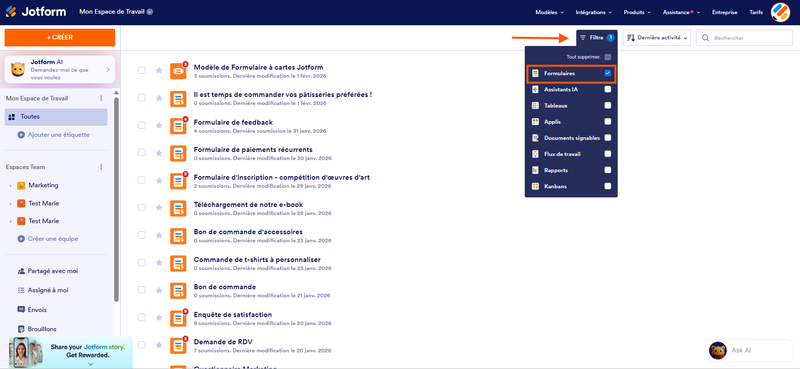 Capture d'écran de Mon Espace de Travail dans le Générateur de formulaires Jotform avec une flèche vers Filtre et un encadré autour de Formulaires qui est coché